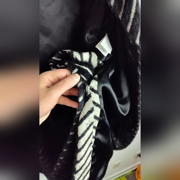 NEW Marina Rinaldi fuzzy coat textured print wool blend cape black alpaca - Picture 6 of 15